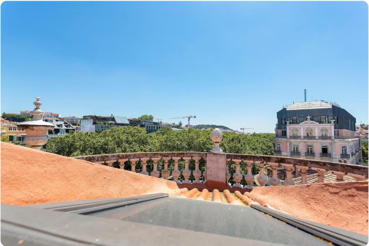 Charming Sunny Penthouse Apartment *